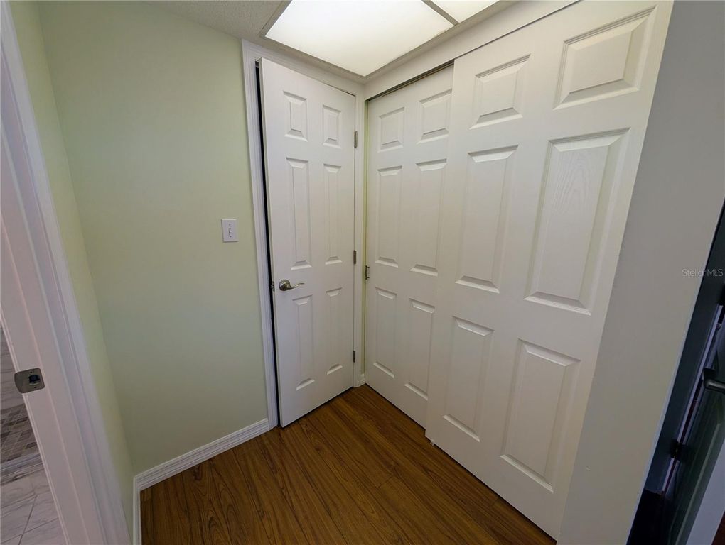 Image 21 of property listing at 3807 LAKE BAYSHORE DRIVE H-416, Bradenton, FL 34205