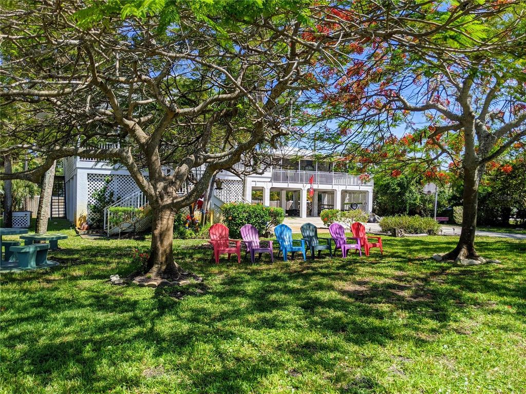 Image 44 of property listing at 3807 LAKE BAYSHORE DRIVE H-416, Bradenton, FL 34205