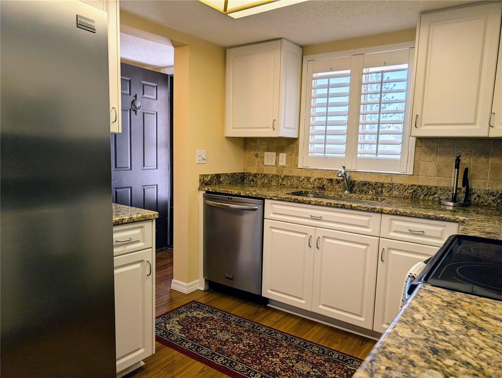 Image 8 of property listing at 3807 LAKE BAYSHORE DRIVE H-416, Bradenton, FL 34205