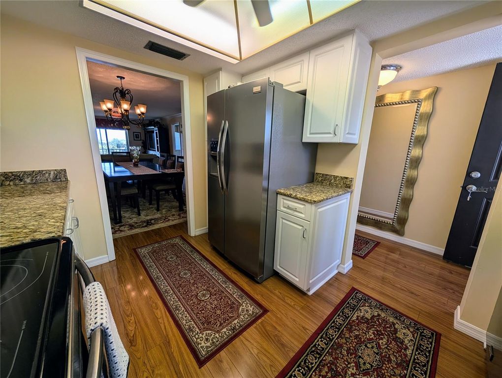 Image 9 of property listing at 3807 LAKE BAYSHORE DRIVE H-416, Bradenton, FL 34205