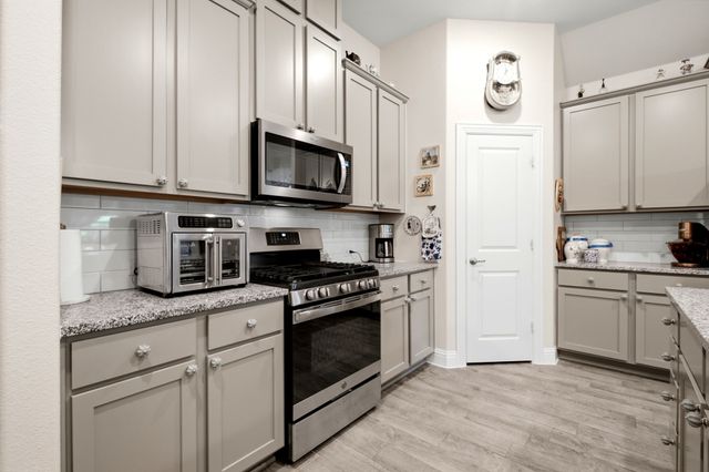 10936 Los Alamos Drive, Aubrey, TX 76227