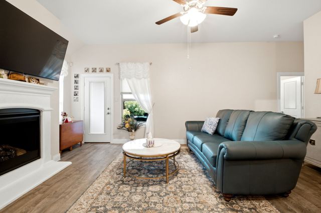 10936 Los Alamos Drive, Aubrey, TX 76227