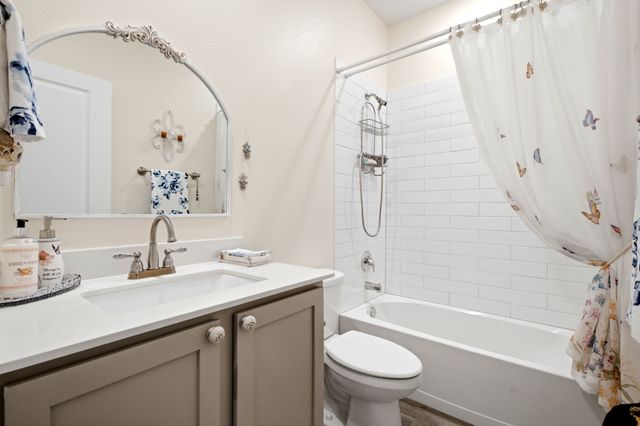 10936 Los Alamos Drive, Aubrey, TX 76227