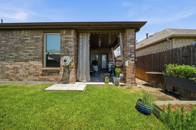 10936 Los Alamos Drive, Aubrey, TX 76227