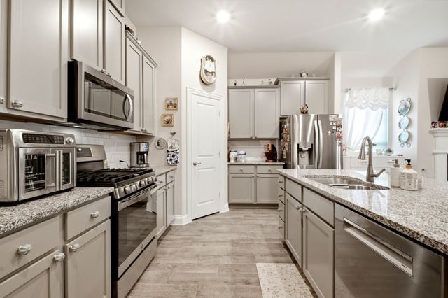 10936 Los Alamos Drive, Aubrey, TX 76227