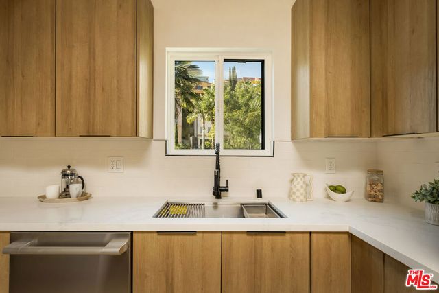 6374 Macal Place, Los Angeles, CA 90068
