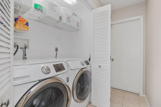 11051 W 95th Terrace, Overland Park, KS 66214