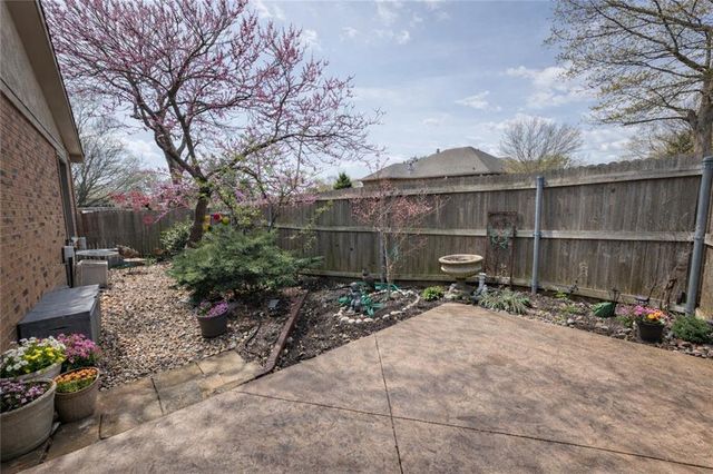11051 W 95th Terrace, Overland Park, KS 66214