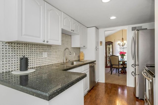 11051 W 95th Terrace, Overland Park, KS 66214