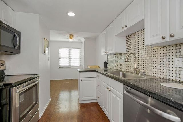 11051 W 95th Terrace, Overland Park, KS 66214