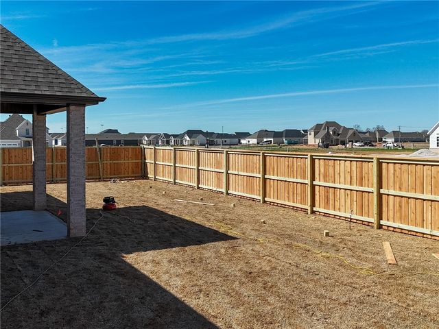 6534 Courtland Avenue, Springdale, AR 72762