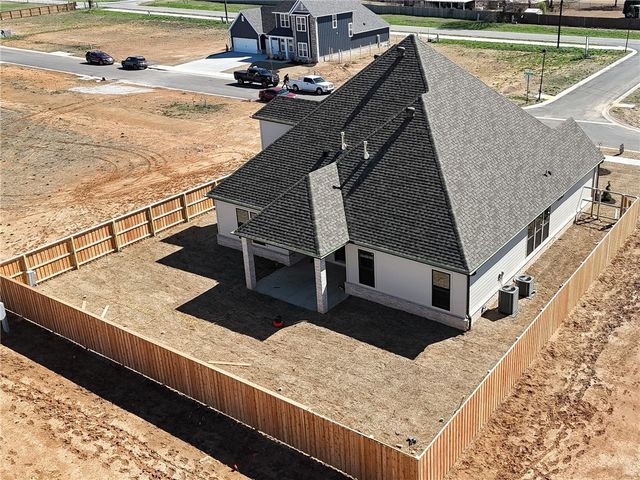 6534 Courtland Avenue, Springdale, AR 72762