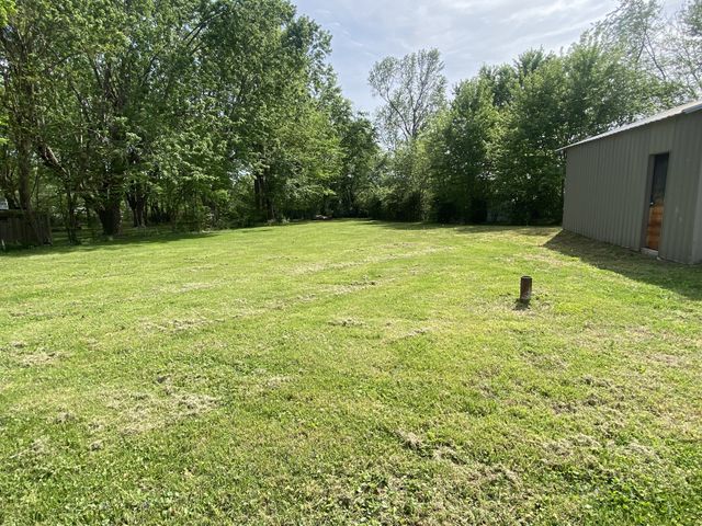 2058 Old Greenbrier Pike, Greenbrier, TN 37073