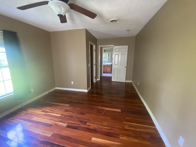 2058 Old Greenbrier Pike, Greenbrier, TN 37073