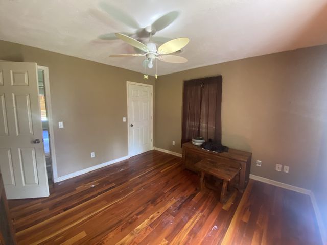 2058 Old Greenbrier Pike, Greenbrier, TN 37073