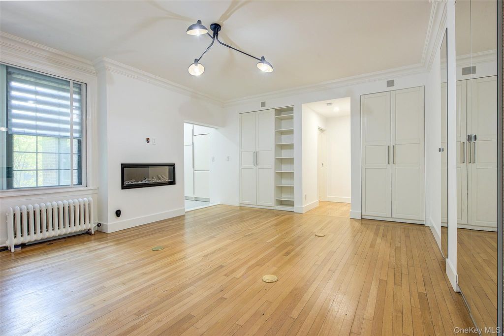 6 Burns Street 120, Forest Hills, NY 11375 — photo 2