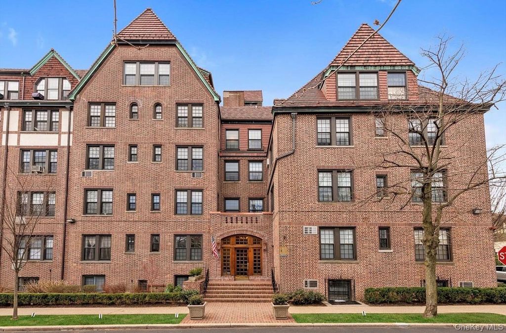 6 Burns Street 120, Forest Hills, NY 11375 — photo 3