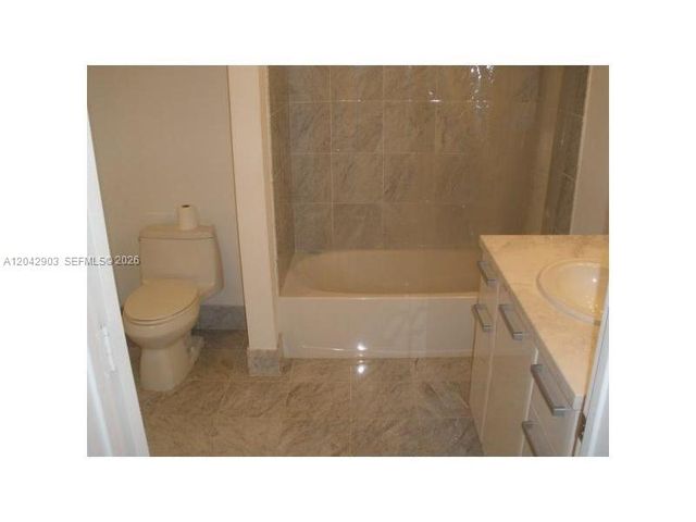 244 Biscayne Blvd 240, Miami, FL 33132
