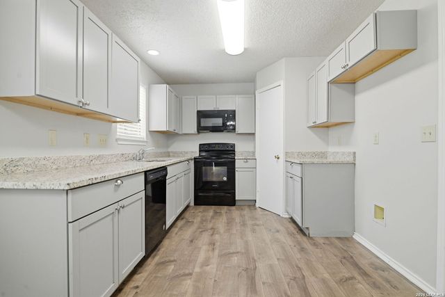 7266 SHADOW RDG, San Antonio, TX 78250