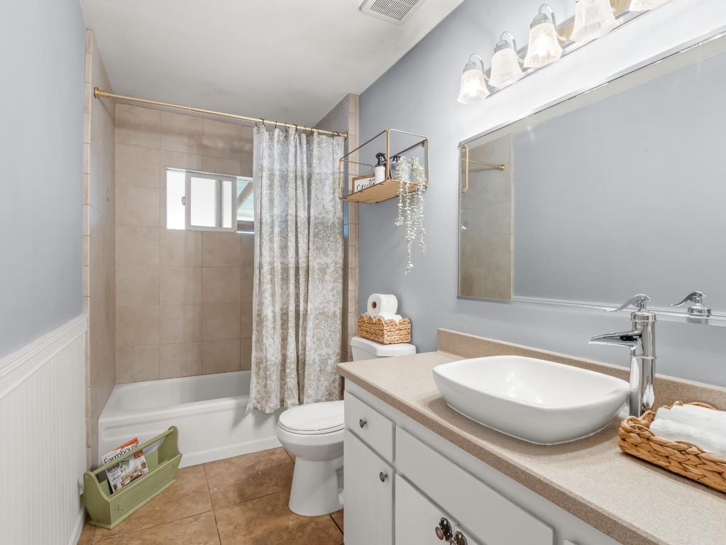 Image 15 of property listing at 14787 Skyview Road, Madera, CA 93636