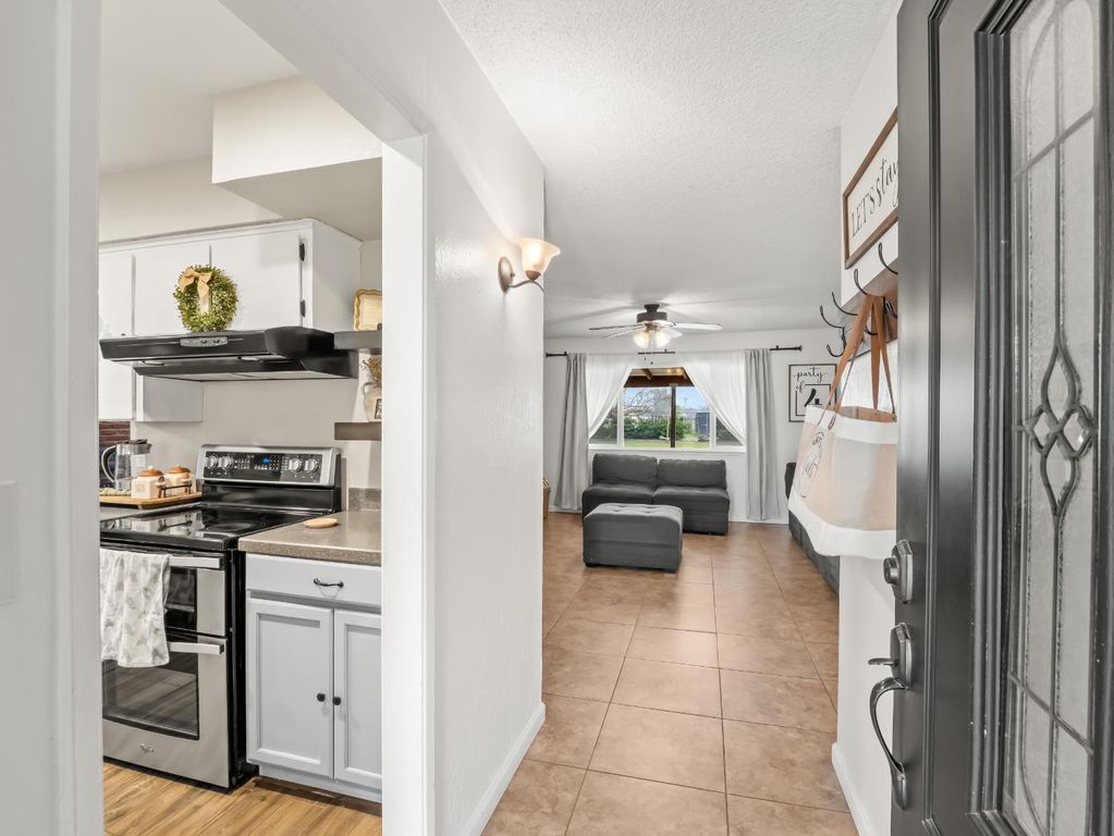 Image 2 of property listing at 14787 Skyview Road, Madera, CA 93636