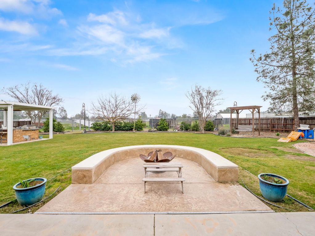 Image 21 of property listing at 14787 Skyview Road, Madera, CA 93636
