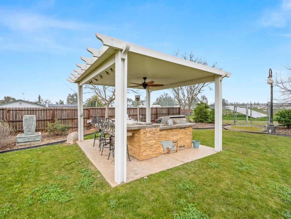 Image 22 of property listing at 14787 Skyview Road, Madera, CA 93636