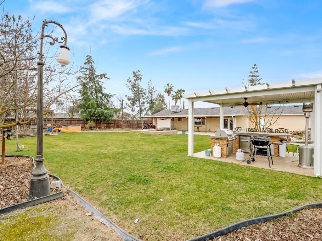 Image 24 of property listing at 14787 Skyview Road, Madera, CA 93636