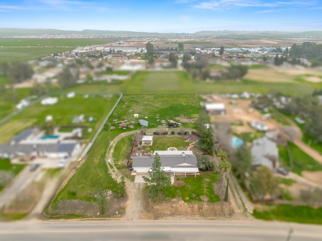 Image 31 of property listing at 14787 Skyview Road, Madera, CA 93636