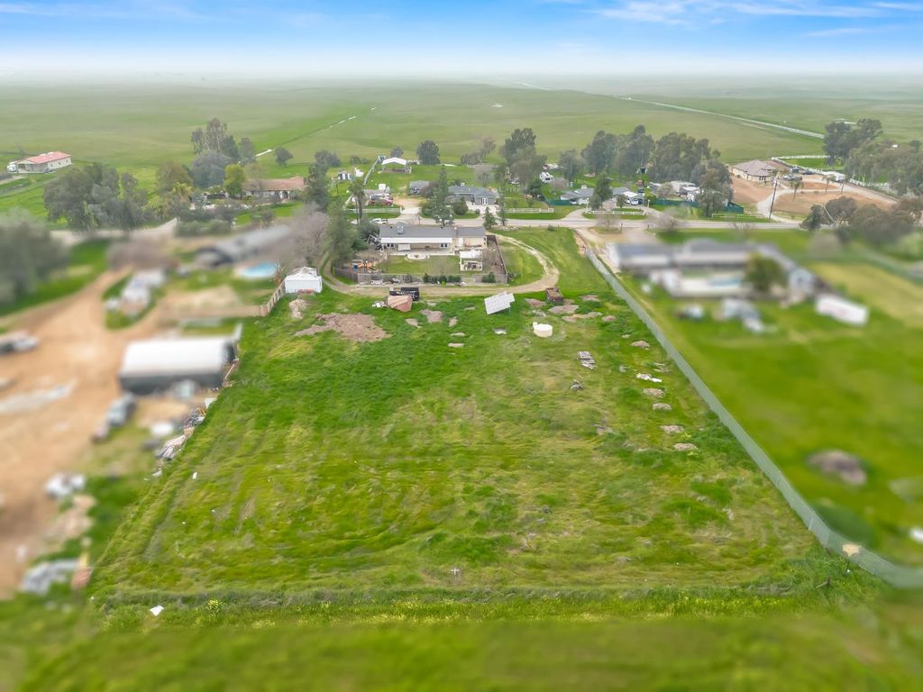 Image 32 of property listing at 14787 Skyview Road, Madera, CA 93636