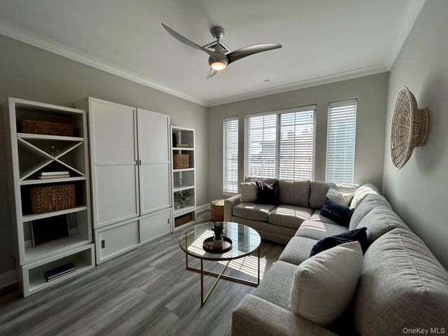 1031 E Hoffman Avenue 1031, Lindenhurst, NY 11757