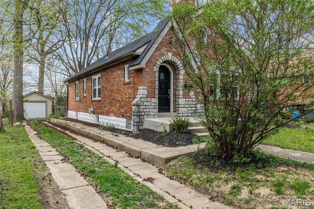 2483 Hartland Avenue, St Louis, MO 63114