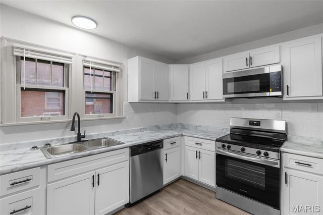 2483 Hartland Avenue, St Louis, MO 63114