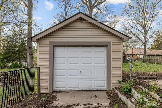 2483 Hartland Avenue, St Louis, MO 63114