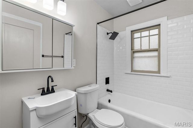 2483 Hartland Avenue, St Louis, MO 63114