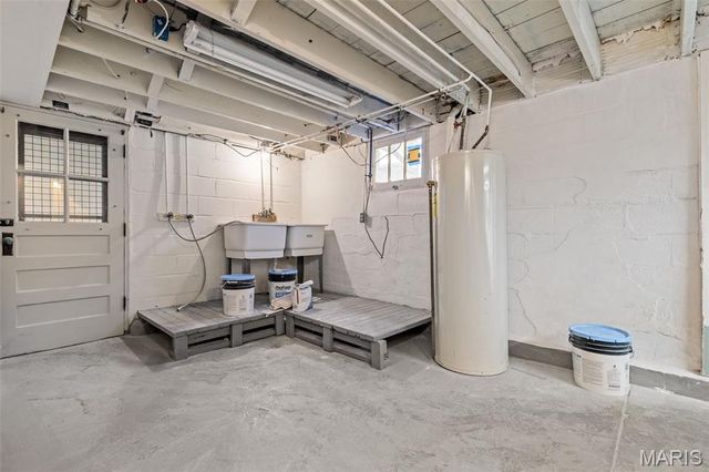 2483 Hartland Avenue, St Louis, MO 63114