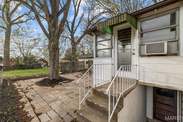 2483 Hartland Avenue, St Louis, MO 63114