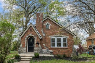 2483 Hartland Avenue, St Louis, MO 63114