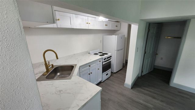501 W BAKER STREET, Plant City, FL 33563