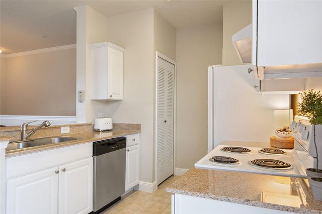 317 SOUTHERN PECAN CIRCLE 102, Winter Garden, FL 34787