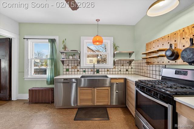 241 Moss Street, Highland Park, MI 48203