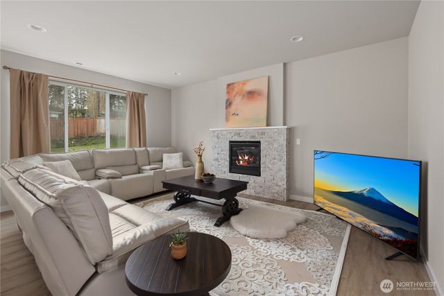 2120 SW Putnam Drive, Oak Harbor, WA 98277