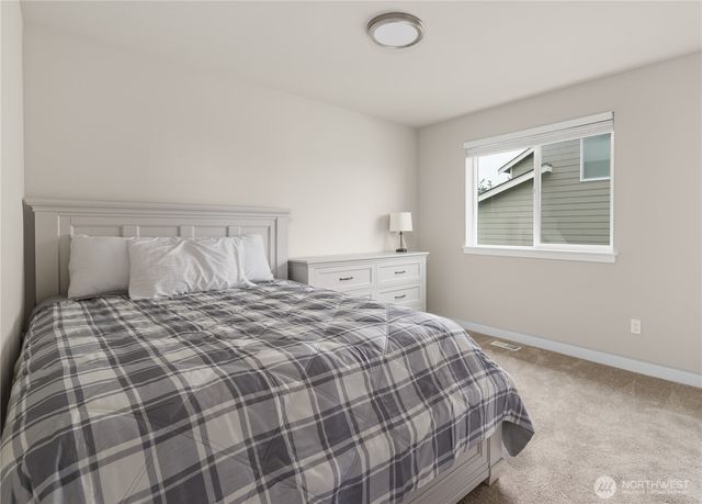 2120 SW Putnam Drive, Oak Harbor, WA 98277