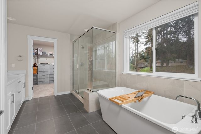 2120 SW Putnam Drive, Oak Harbor, WA 98277