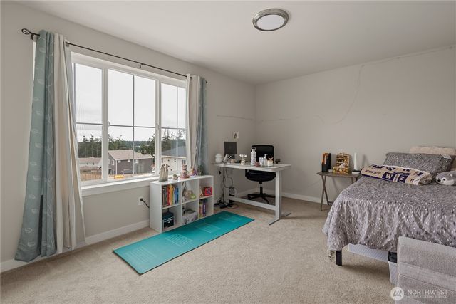 2120 SW Putnam Drive, Oak Harbor, WA 98277