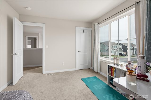 2120 SW Putnam Drive, Oak Harbor, WA 98277