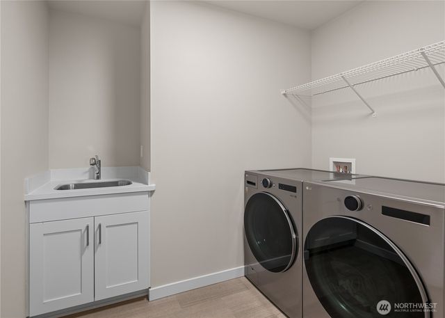 2120 SW Putnam Drive, Oak Harbor, WA 98277