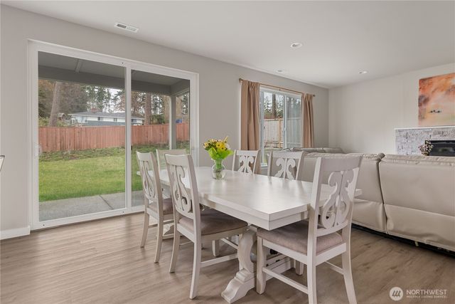 2120 SW Putnam Drive, Oak Harbor, WA 98277