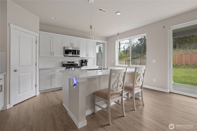 2120 SW Putnam Drive, Oak Harbor, WA 98277