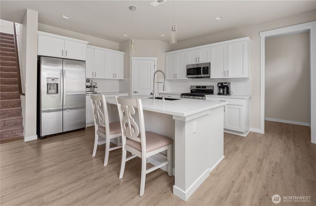 2120 SW Putnam Drive, Oak Harbor, WA 98277